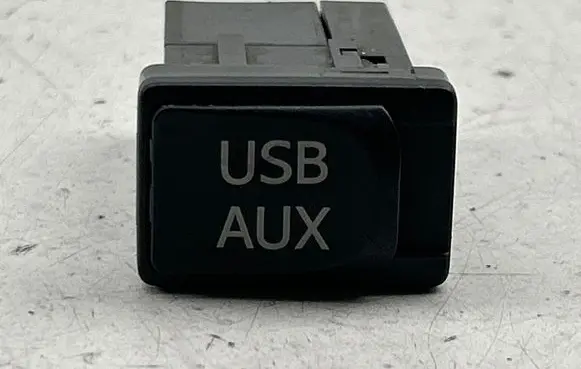 Toyota Prius+ (ZVW40) USB socket connector 8619048030 3328756 CALS0890AJ