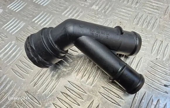Engine coolant pipe/hose