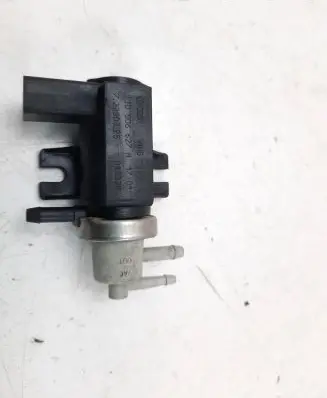Volkswagen PASSAT B5.5 Turbo solenoid valve 72290325 1J0906627A