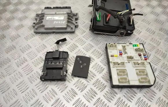 Renault Zoe Engine ECU kit and lock set 284B15472R 285909828R 284B64259R