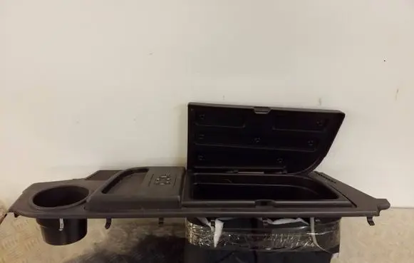 Land Rover Discovery 3 - LR3 Glove box ESJ501000