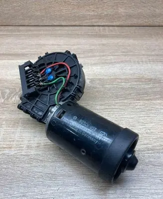 Mercedes-Benz E W210 Wiper motor 0390241429