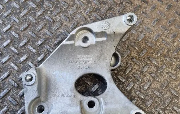 Ford Mustang VI A/C compressor mount bracket FR3E19D624CA