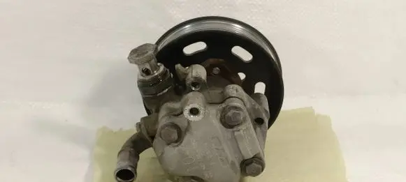 Volkswagen Caddy Power steering pump 2K0422154A
