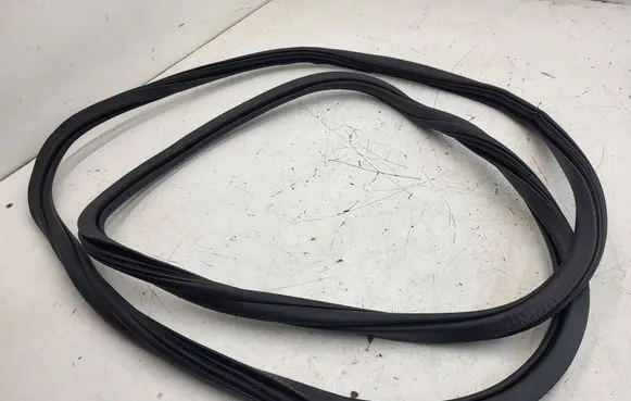 Porsche Macan (95B) Front door rubber seal 95B831721B