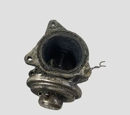 Volkswagen PASSAT B6 EGR valve 038129637D