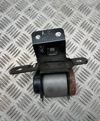 KIA Sorento Middle seatbelt (rear) 0432005