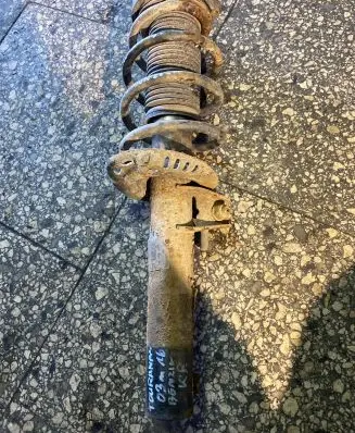 Volkswagen Touran I Front shock absorber/damper