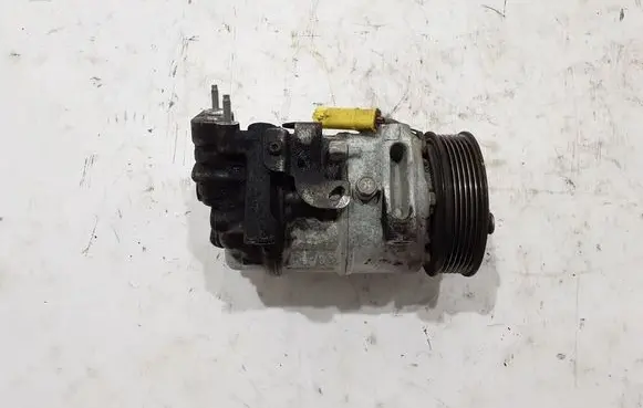 Peugeot 308 Air conditioning (A/C) compressor (pump) 9833718880