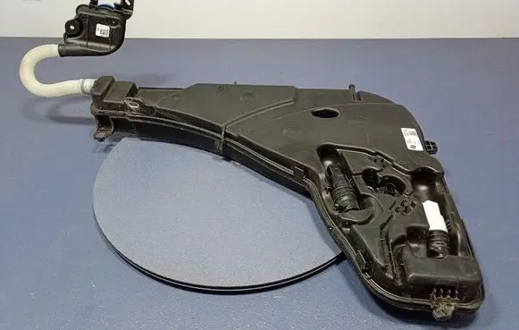 BMW X7 G07 Windshield washer fluid reservoir/tank 7499828