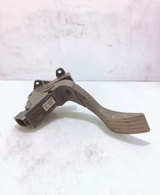 Accelerator throttle pedal