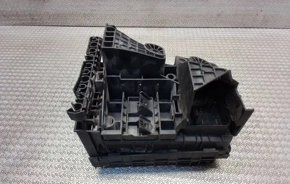 Volkswagen Caddy Fuse box set 1K0937540C