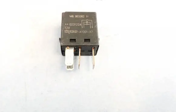Mitsubishi Carisma Other relay mb953382