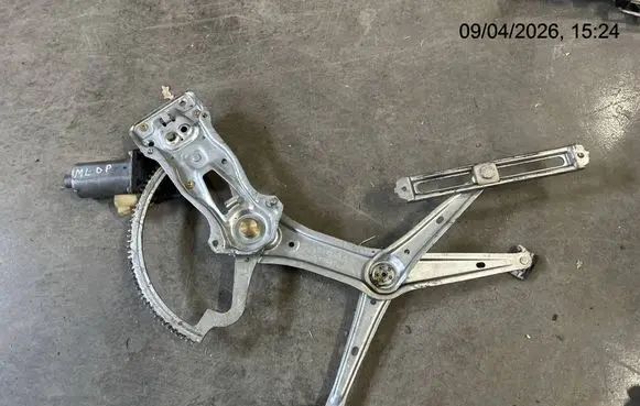 Mercedes-Benz ML W163 Front door window regulator with motor 