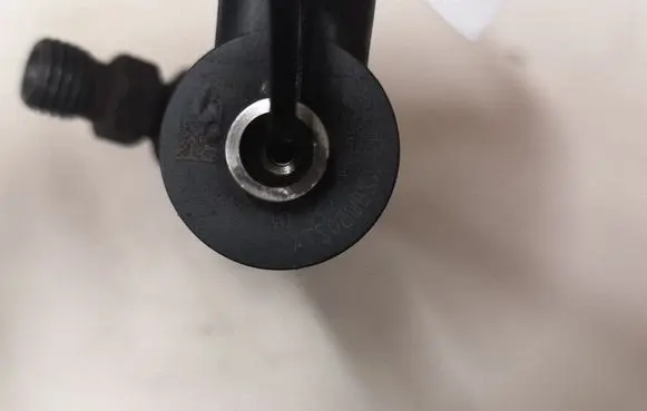 Opel Insignia A Fuel injector 0445110327