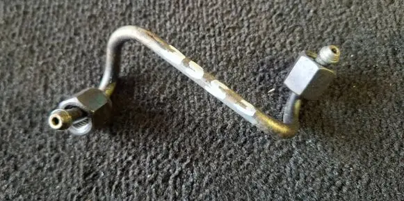 BMW 5 E39 Fuel injector supply line/pipe 