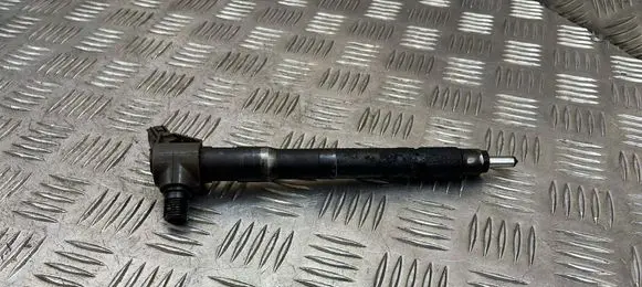 Mazda CX-5 Fuel injector SH0113H50