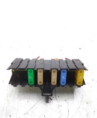 Peugeot 5008 Fuse module 9636079380