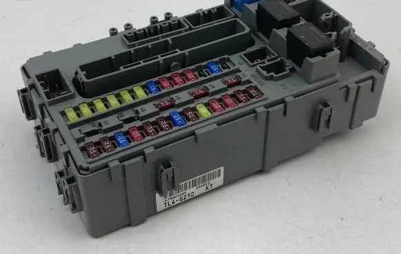 Honda Accord Fuse module TL4G210 090903 KTDACC8E6