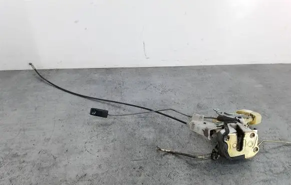 Toyota Yaris Front door lock