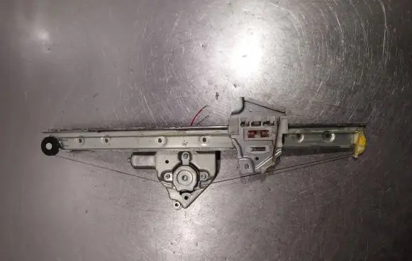 Suzuki Grand Vitara II Front door window regulator with motor 8346065J00