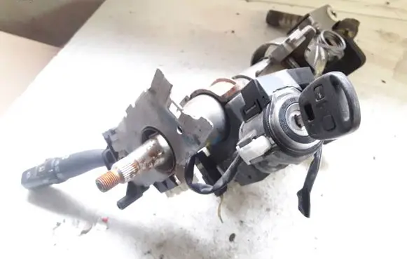 Toyota Avensis T250 Ignition lock 05015178