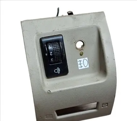 Nissan Murano Z50 Headlight level height control switch 68485