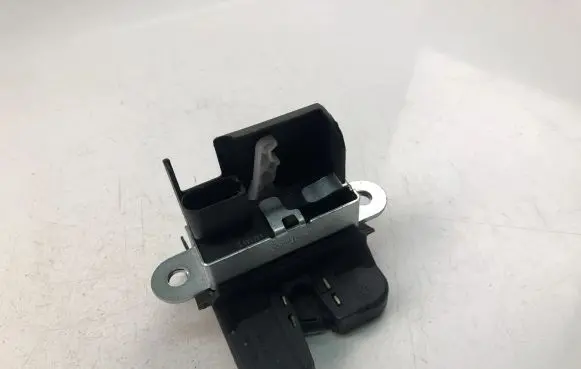 Volkswagen Golf VII Tailgate/trunk/boot lock/catch/latch 5G6827505