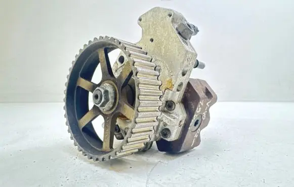 Volvo S40, V40 Fuel injection high pressure pump 8200108225 0445010075 037472