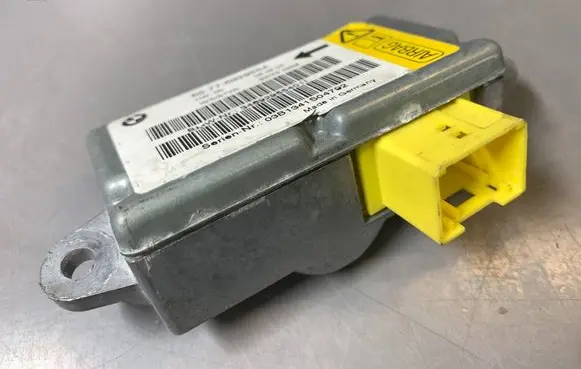 BMW 7 E65 E66 Air suspension control unit module (rear) 6929554