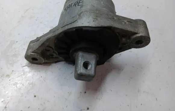Maserati Ghibli Engine mount bracket 670004870