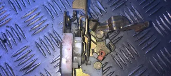 Mitsubishi Pajero Rear door lock