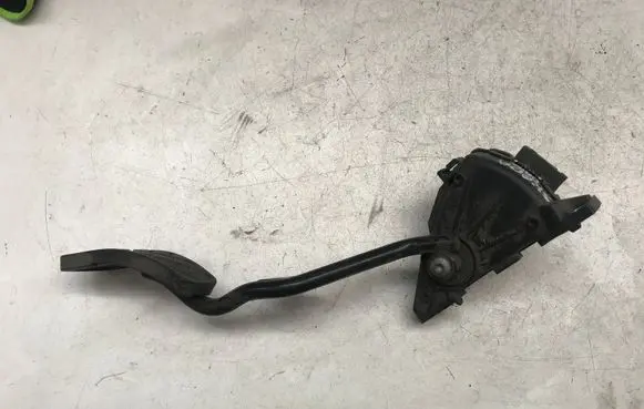 Skoda Superb B5 (3U) Accelerator throttle pedal 8E2721523C