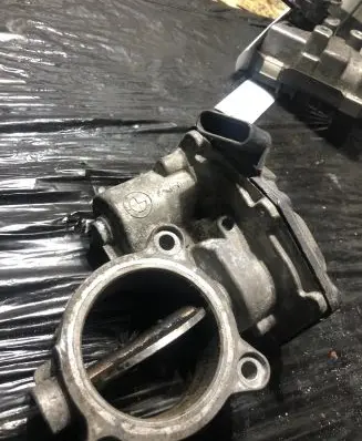 BMW 5 F10 F11 Throttle valve 10378517 7810752