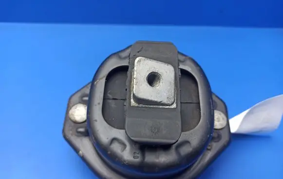 BMW 7 E65 E66 Engine mount bracket 6771918 68623513 2211677191802
