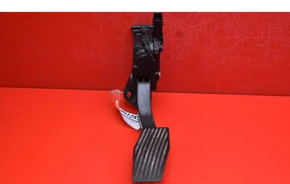 Chevrolet Orlando Accelerator throttle pedal 13253781