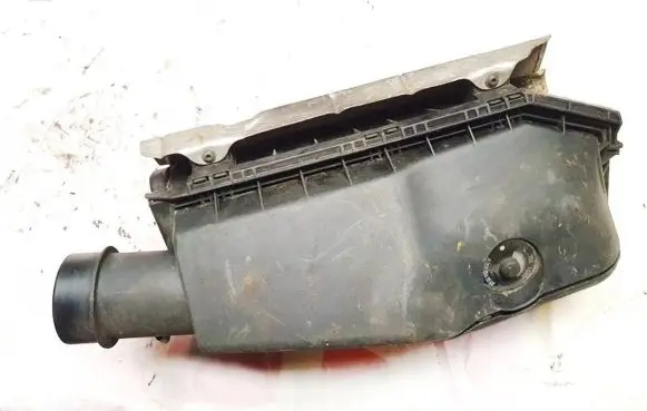 Mercedes-Benz C W203 Air filter box A0000945568