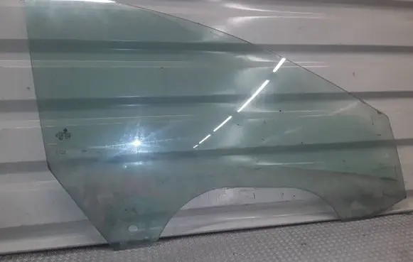 Volkswagen PASSAT CC Front door window glass four-door 