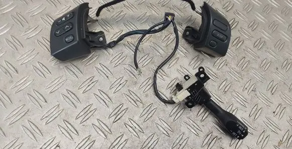 Toyota Corolla Verso E121 Steering wheel buttons/switches 