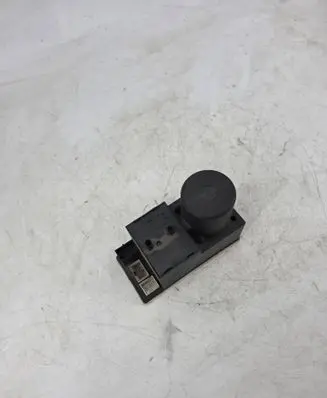 Audi A3 S3 8L Central locking vacuum pump 8D0862257B