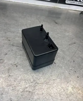 Mercedes-Benz C W203 Central locking vacuum pump 0008002548 3510020010 2052520031