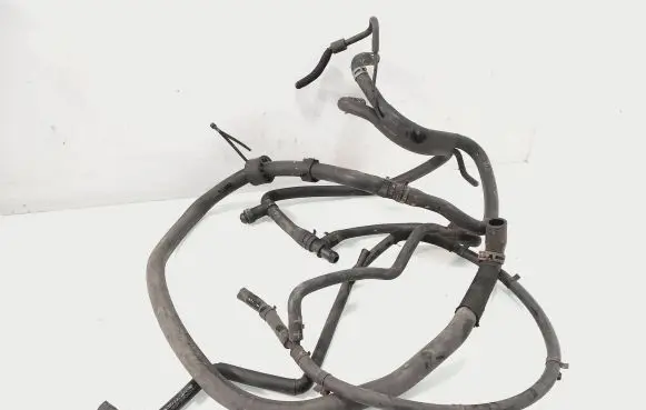 Volkswagen Touareg I Engine coolant pipe/hose 7L6122447BD 7l6122096m