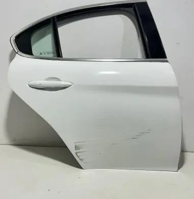 Alfa Romeo Giulia Rear door