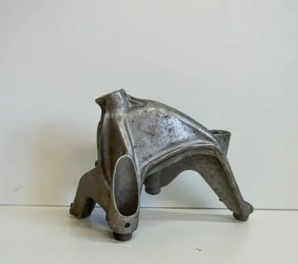 Audi A4 S4 B9 8W Engine mounting bracket 4M0199307AD