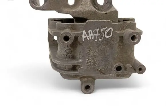 Volkswagen PASSAT CC Engine mount bracket 1K0199262