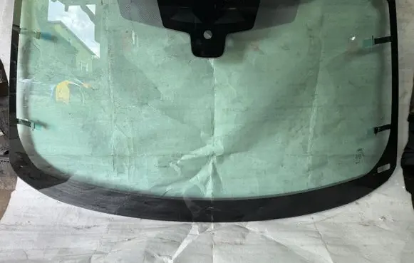 Land Rover Discovery Sport Front windscreen/windshield window FK72-03010-HC