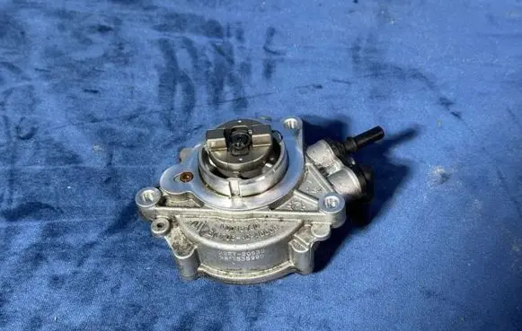 Peugeot 208 Vacuum pump