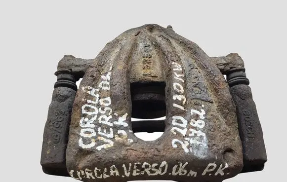 Toyota Corolla Verso E121 Front brake caliper