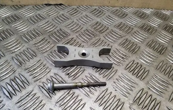 Skoda Yeti (5L) Fuel Injector clamp holder