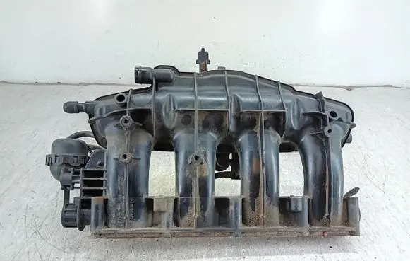 Volkswagen PASSAT CC Intake manifold 061331858M
